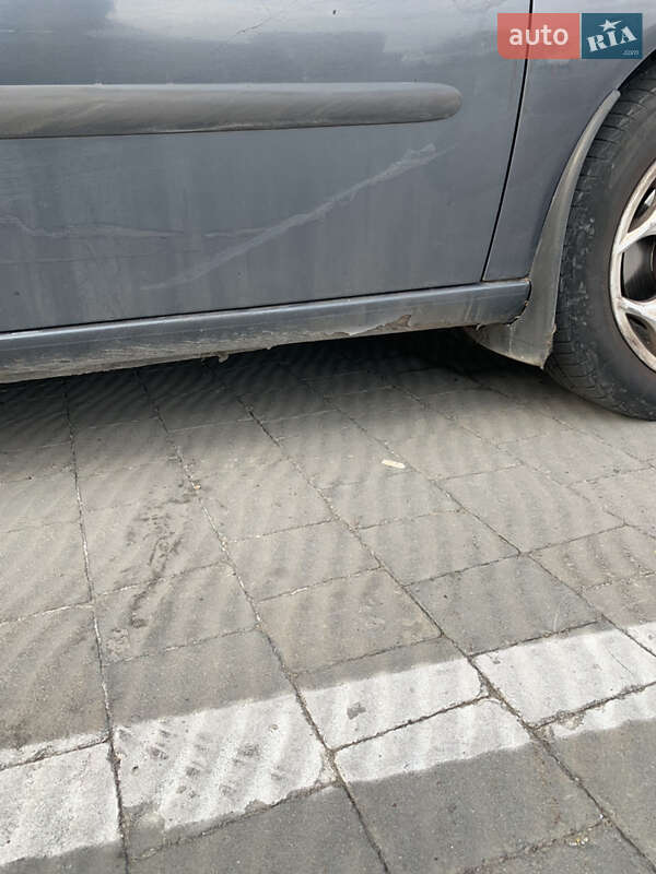 Седан SEAT Cordoba 2007 в Львове