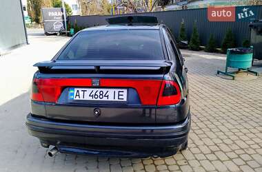 Седан SEAT Cordoba 1994 в Надворной