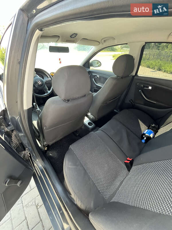 Седан SEAT Cordoba 2008 в Семенівці