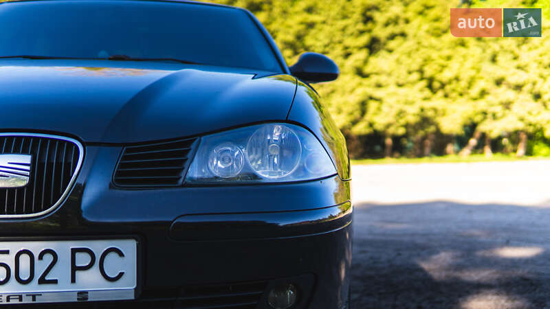 Седан SEAT Cordoba 2007 в Львове