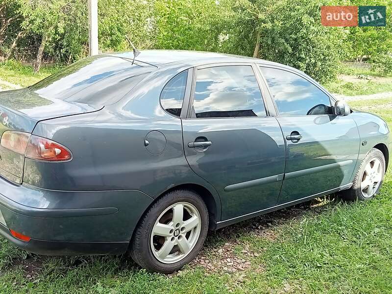 Седан SEAT Cordoba 2007 в Бобровиці
