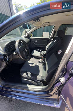 Седан SEAT Cordoba 2005 в Києві