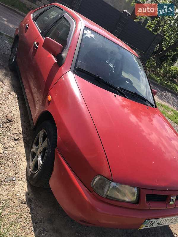 Седан SEAT Cordoba 1995 в Рівному