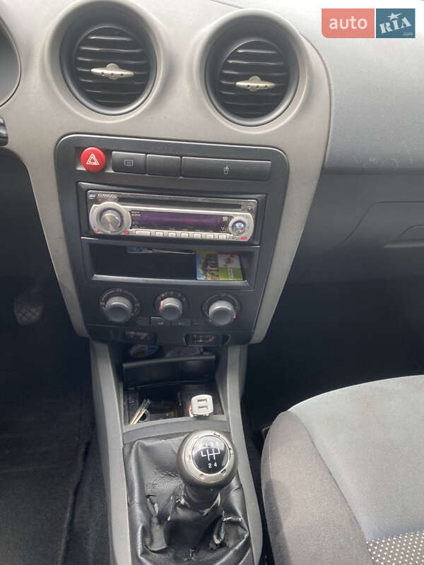 Седан SEAT Cordoba 2005 в Киеве