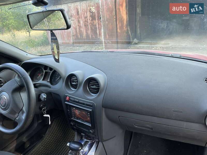 Седан SEAT Cordoba 2006 в Жовтих Водах