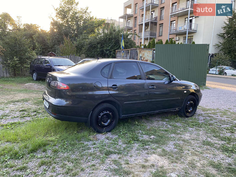 Седан SEAT Cordoba 2008 в Киеве
