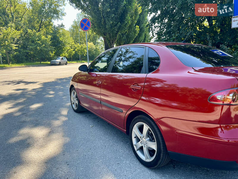 Седан SEAT Cordoba 2007 в Киеве