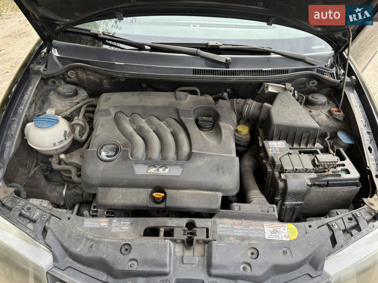 Я 2 власник, перший брав з салону, ходова нова, чеки з роботами проведениями э, на зимовій гумі, літня є комплект з легко плавними дисками, масло фільтра замінені, двигун сухий , доливав перший власник на 5 тис км 100 мл оливи, особисто я не помітив, що вона под’їдає, дуже гарна машина за свою ціну , торг присутній, але не суттєвий, перекупам не турбувати, з продажем не кваплюсь, продам в гарні руки