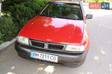 Седан SEAT Cordoba 1996 в Ромнах