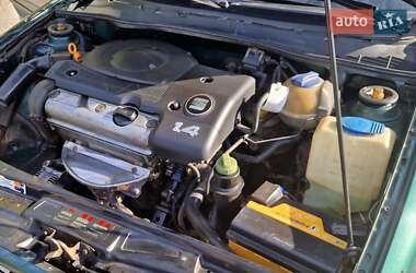 Седан SEAT Cordoba 1999 в 