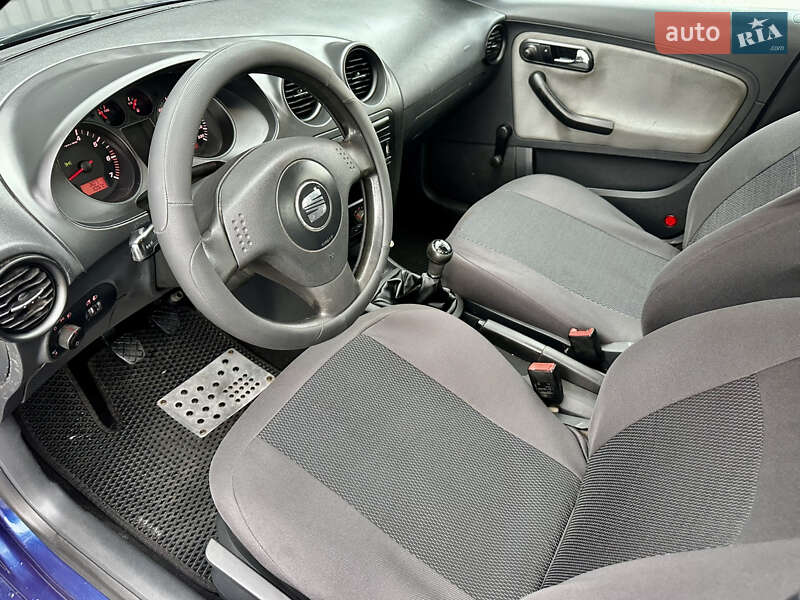 Седан SEAT Cordoba 2003 в Кропивницком