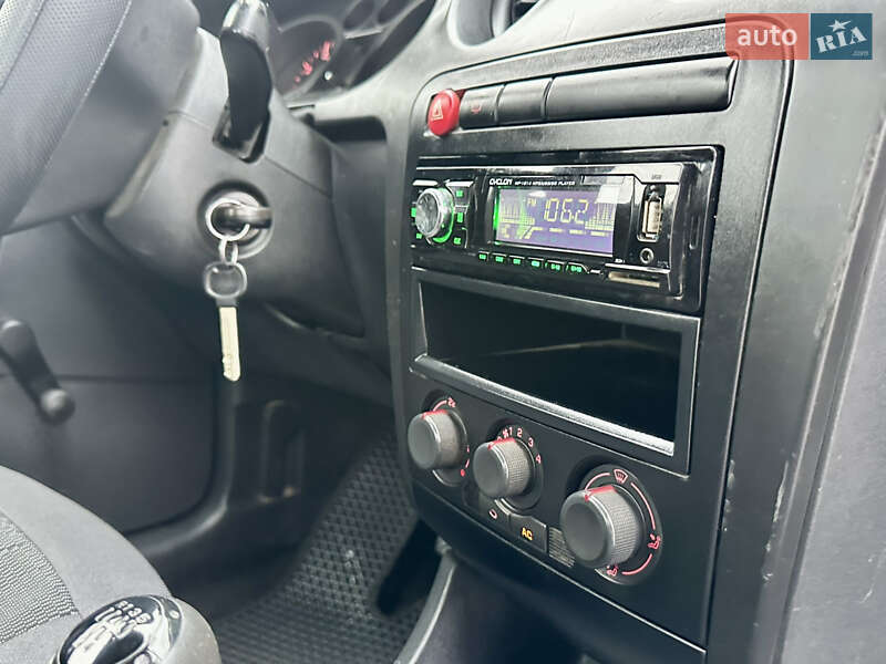 Седан SEAT Cordoba 2003 в Кропивницком