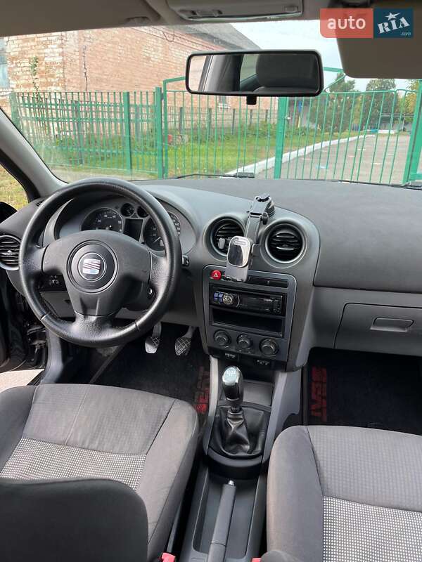 Седан SEAT Cordoba 2006 в Умани