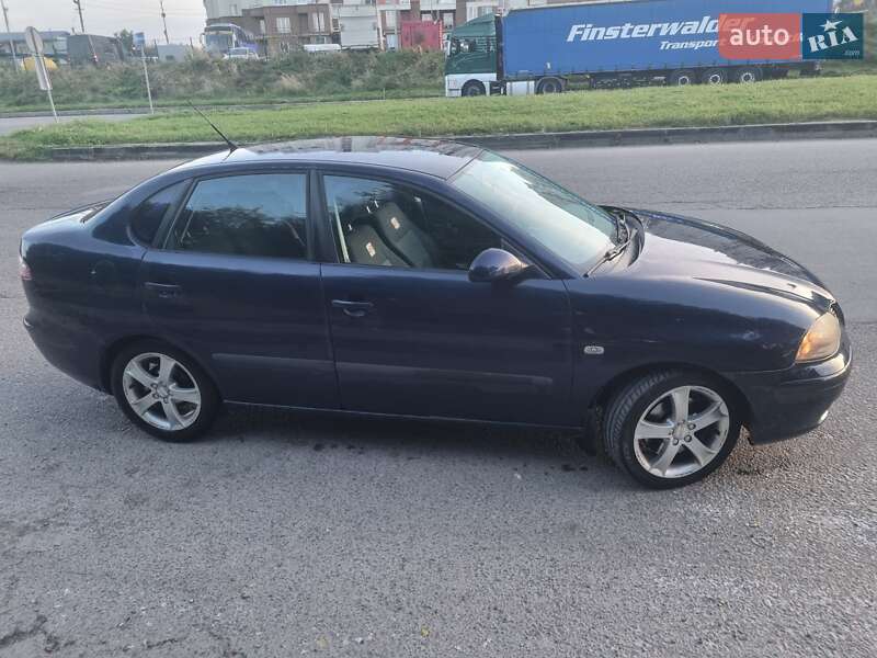 Седан SEAT Cordoba 2008 в Львове