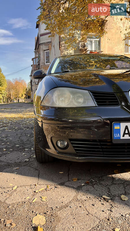 Седан SEAT Cordoba 2008 в Кривому Розі