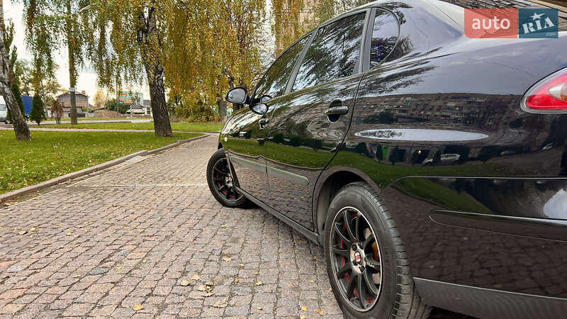 Седан SEAT Cordoba 2008 в Кривому Розі