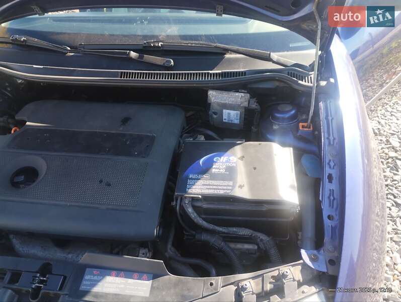 Седан SEAT Cordoba 2004 в Дрогобыче