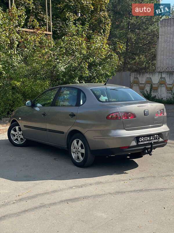 Седан SEAT Cordoba 2003 в Днепре
