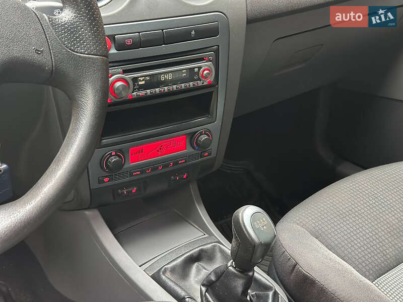 Седан SEAT Cordoba 2007 в Києві