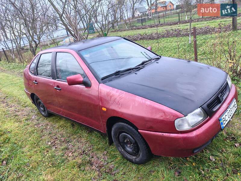 Седан SEAT Cordoba 1999 в Самборі