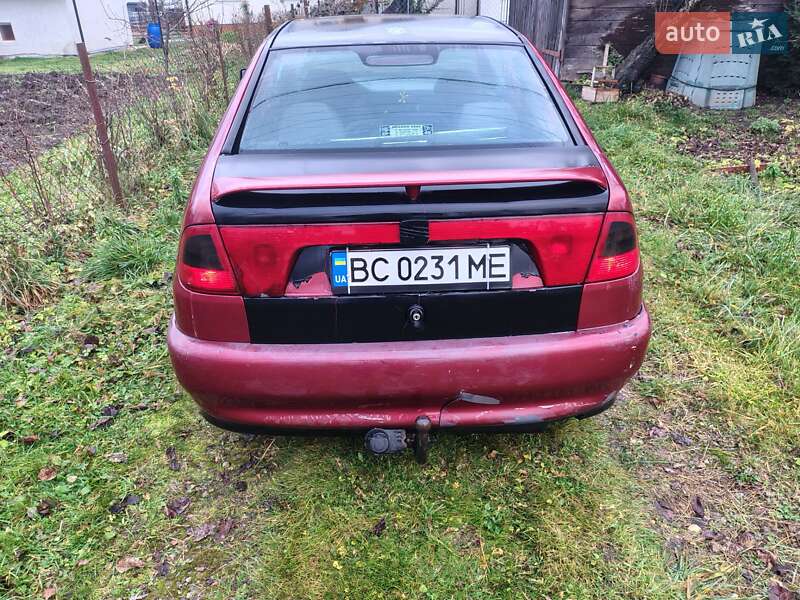 Седан SEAT Cordoba 1999 в Самборі