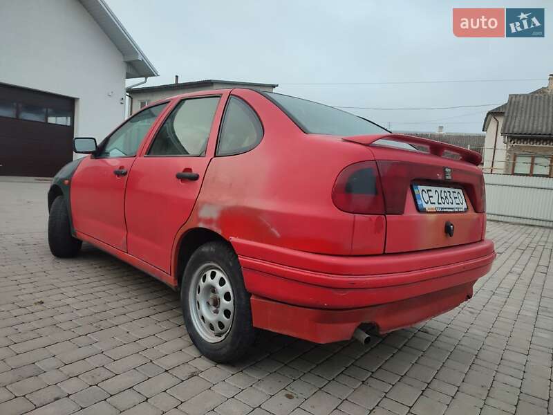 Седан SEAT Cordoba 1994 в Чернівцях