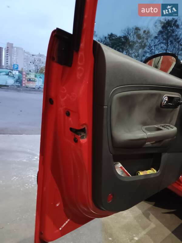 Седан SEAT Cordoba 2005 в Киеве