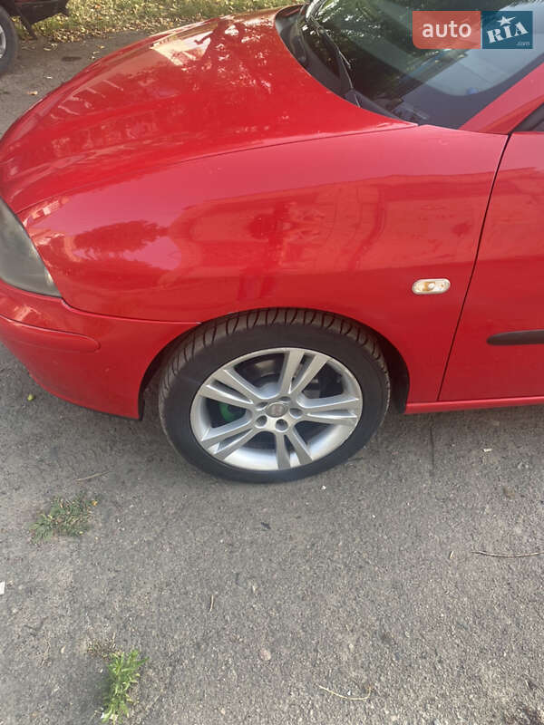 Хетчбек SEAT Ibiza 2006 в Рівному
