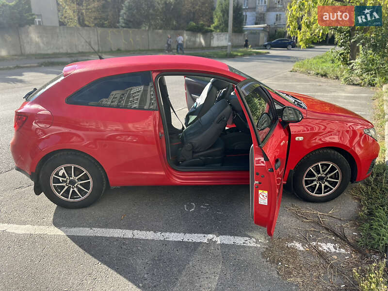 Хетчбек SEAT Ibiza 2010 в Дніпрі
