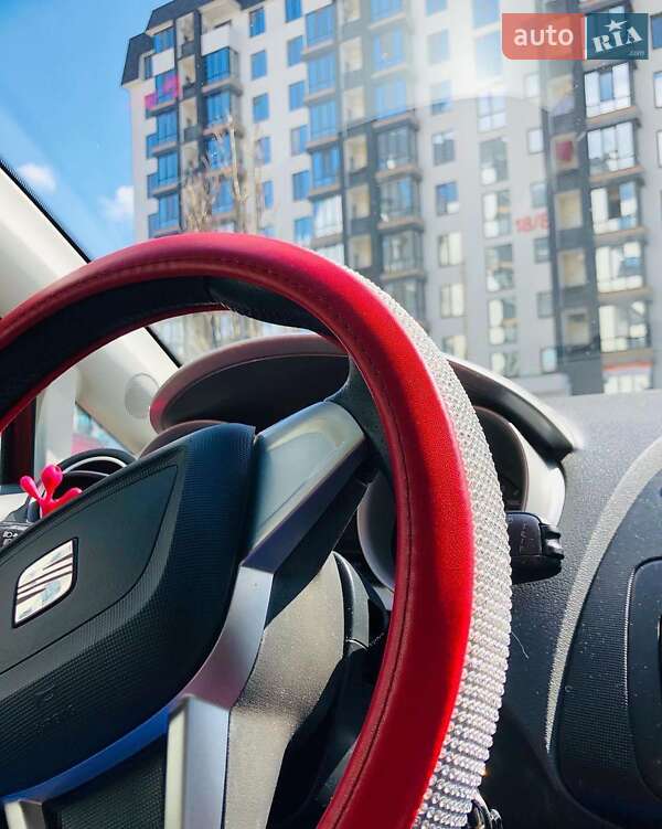 Хетчбек SEAT Ibiza 2011 в Києві