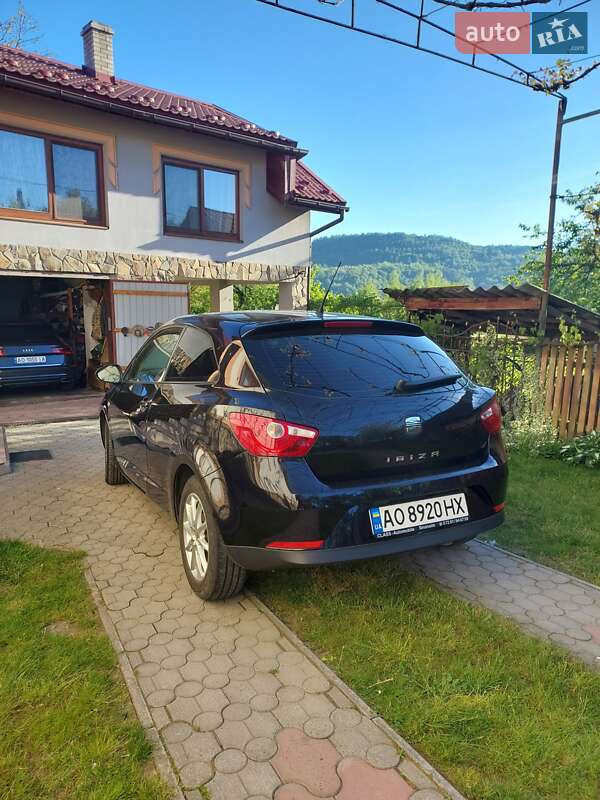 Хетчбек SEAT Ibiza 2011 в Ужгороді