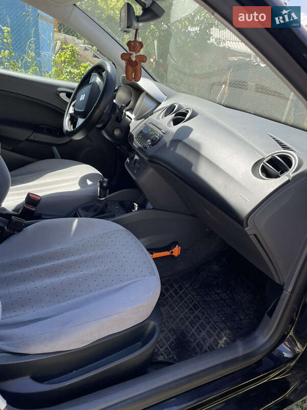 Хетчбек SEAT Ibiza 2011 в Чернівцях