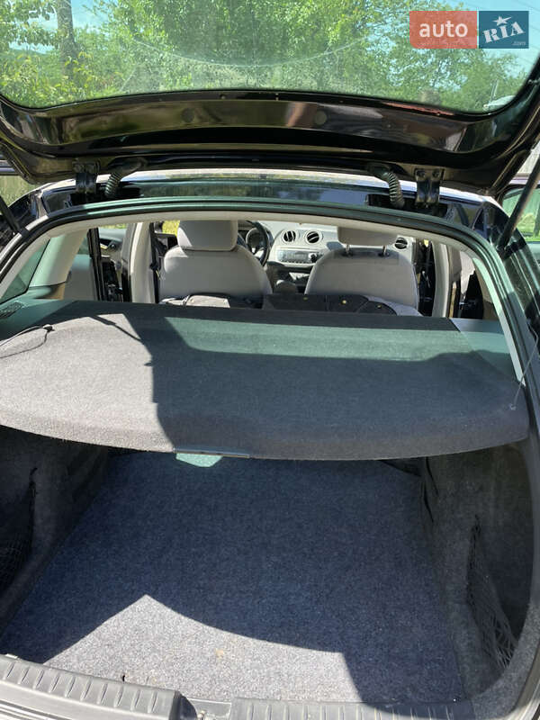 Хетчбек SEAT Ibiza 2011 в Чернівцях