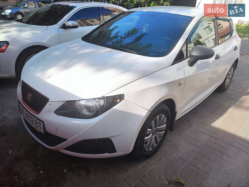 Хэтчбек SEAT Ibiza 2010 в Ромнах