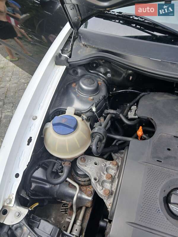 Хэтчбек SEAT Ibiza 2003 в Шумске