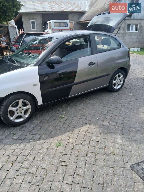 Хэтчбек SEAT Ibiza 2003 в Шумске