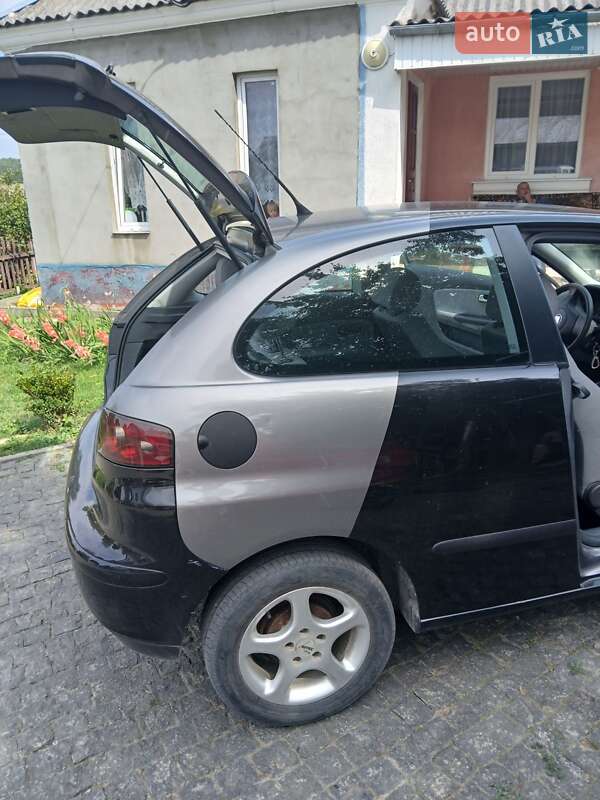 Хэтчбек SEAT Ibiza 2003 в Шумске