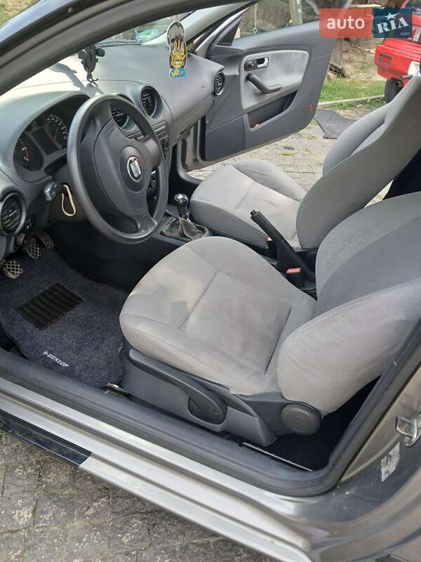 Хэтчбек SEAT Ibiza 2003 в Шумске