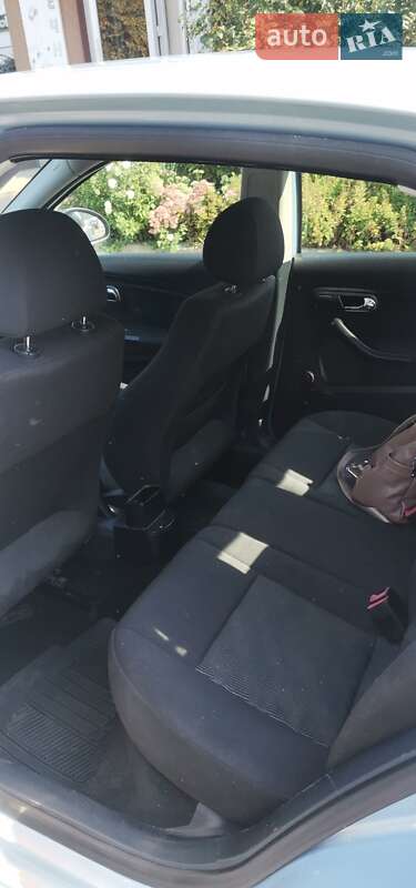 Хетчбек SEAT Ibiza 2005 в Сокирянах