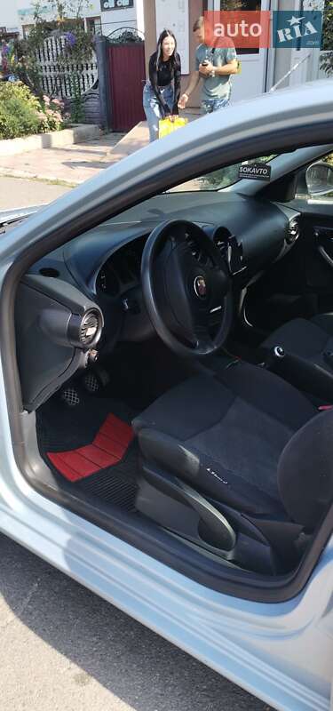 Хетчбек SEAT Ibiza 2005 в Сокирянах