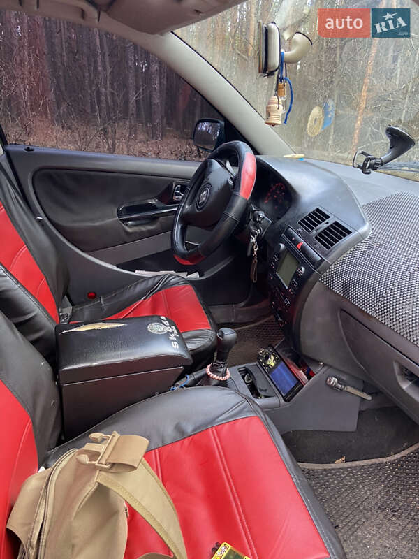 Хетчбек SEAT Ibiza 2000 в Києві