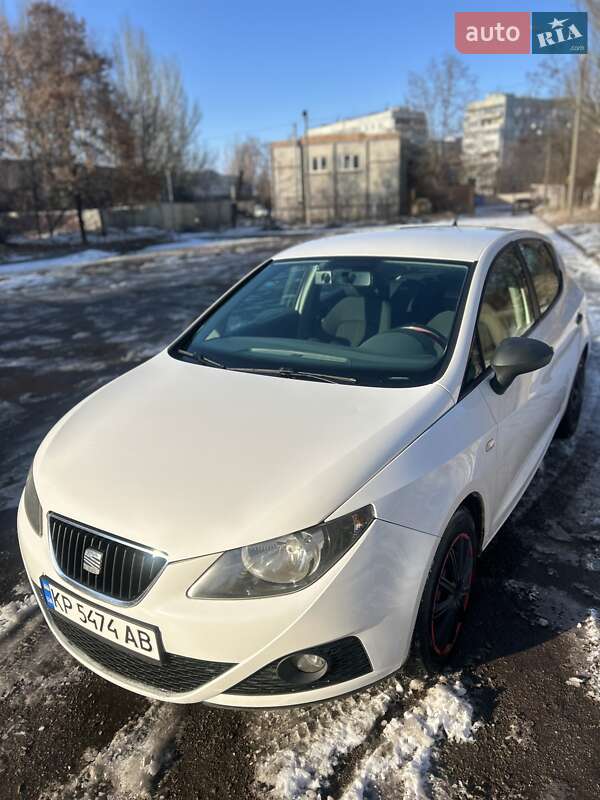 Хэтчбек SEAT Ibiza 2010 в Запорожье