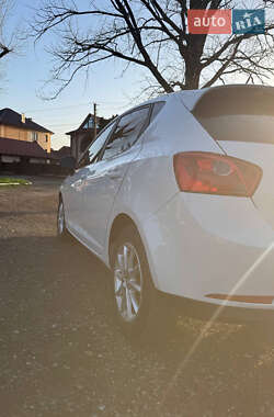 Хетчбек SEAT Ibiza 2011 в  фото 6 Хетчбек SEAT Ibiza 2011 в