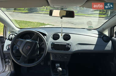 Хетчбек SEAT Ibiza 2012 в 