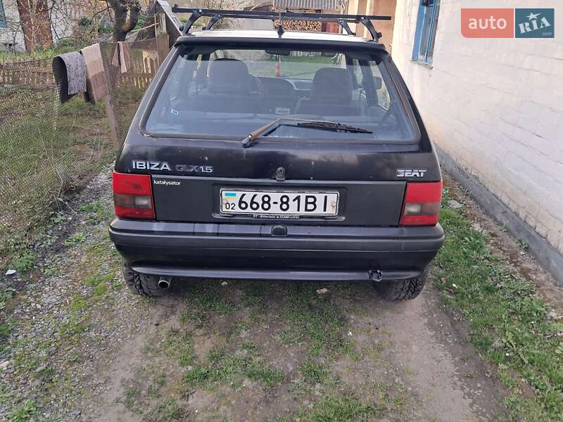 Хетчбек SEAT Ibiza 1990 в Дерно