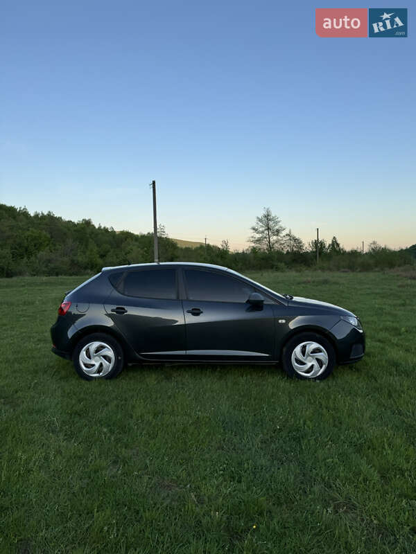Хетчбек SEAT Ibiza 2011 в Мукачевому