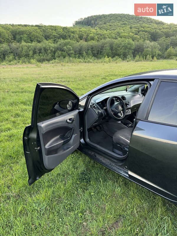 Хетчбек SEAT Ibiza 2011 в Мукачевому