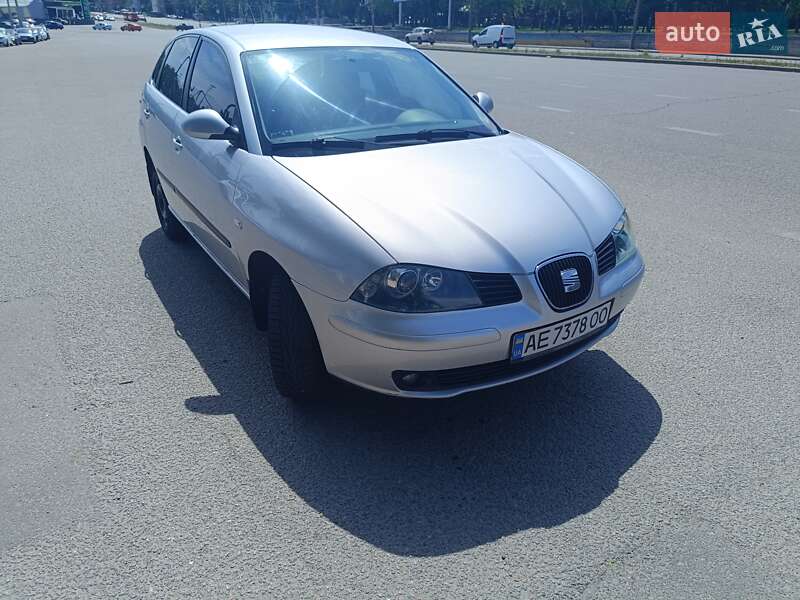 Хетчбек SEAT Ibiza 2003 в Дніпрі