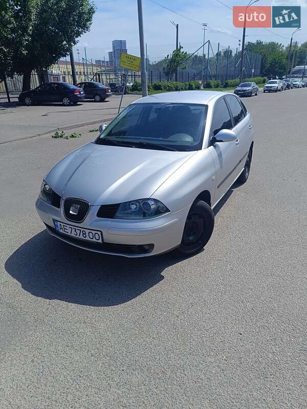 Хетчбек SEAT Ibiza 2003 в Дніпрі