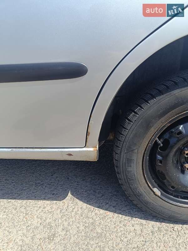 Хетчбек SEAT Ibiza 2003 в Дніпрі